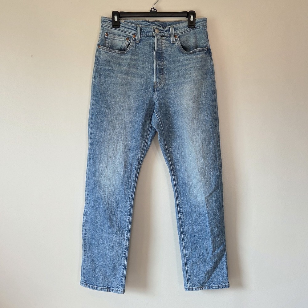 Levi's Premium Women's 501 Jeans 31x30 High Rise Light Wash Big E Leather Patch